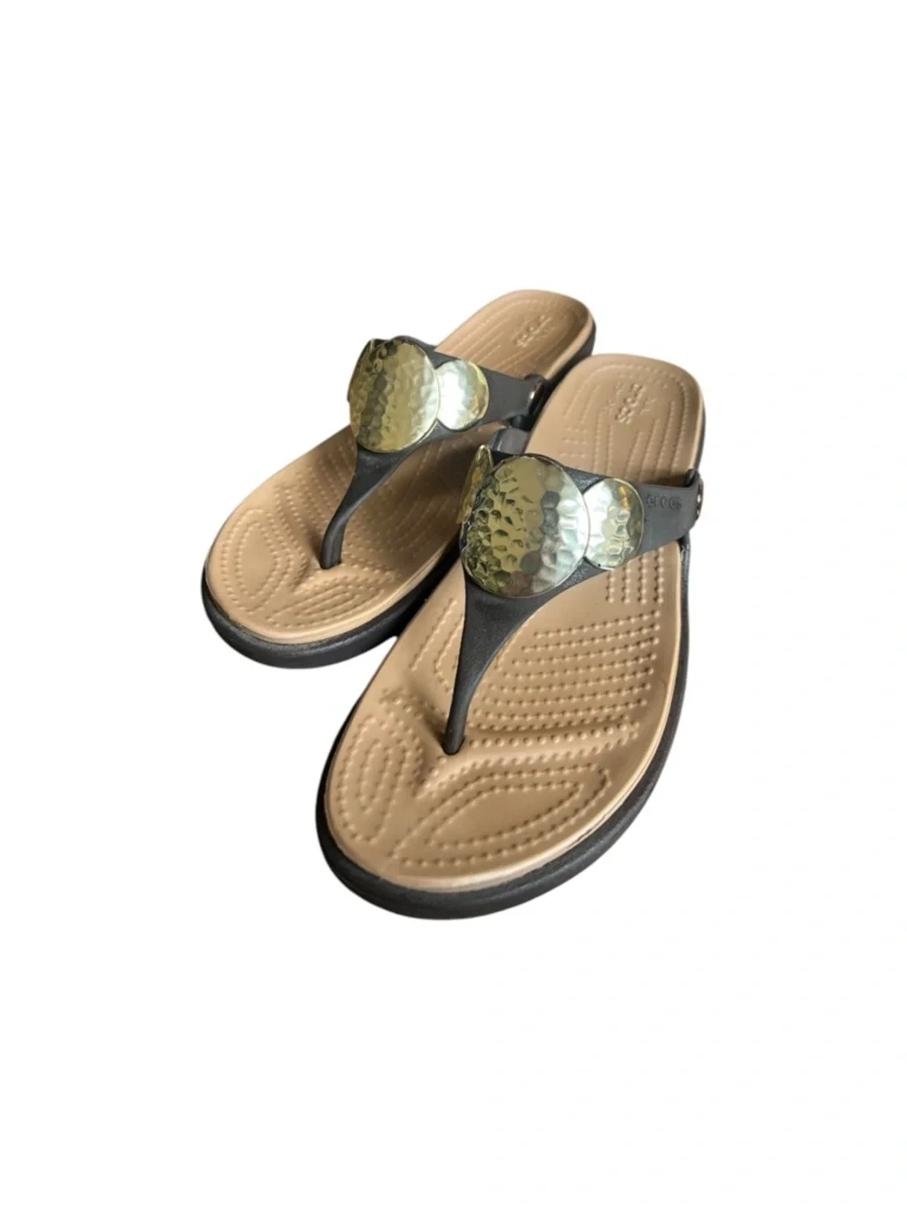 Crocs Thong Sandals w/ Gold Hammered Medallion | Comfort Flip Flops | Size 7 - Picture 2 of 8